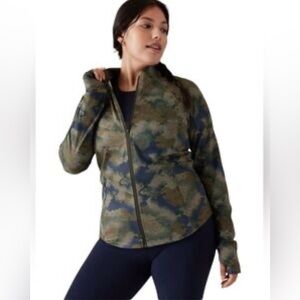 Athleta Women's Green Camo Salutation jacket
Topiary Abstract Olive Size 1X new